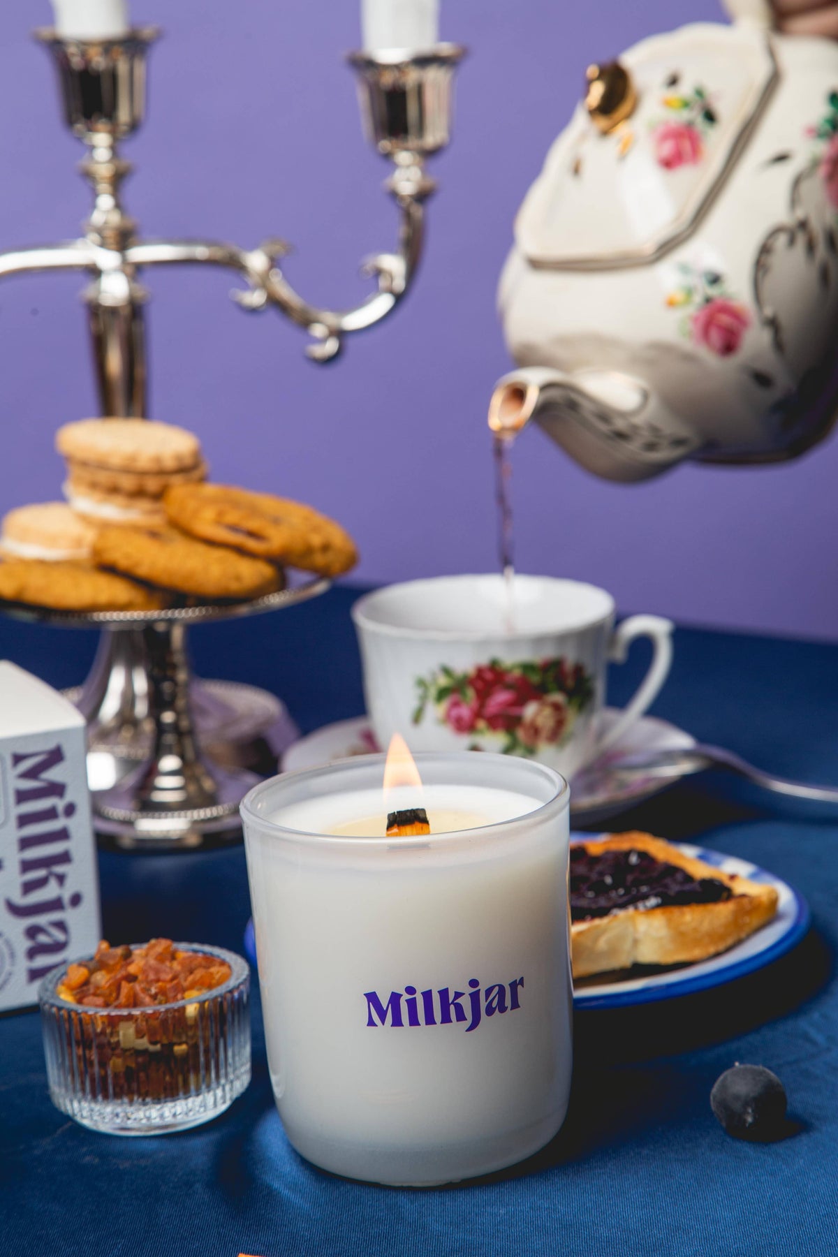 The Blueberry Tea Candle - Blueberry, Amber, Vanilla