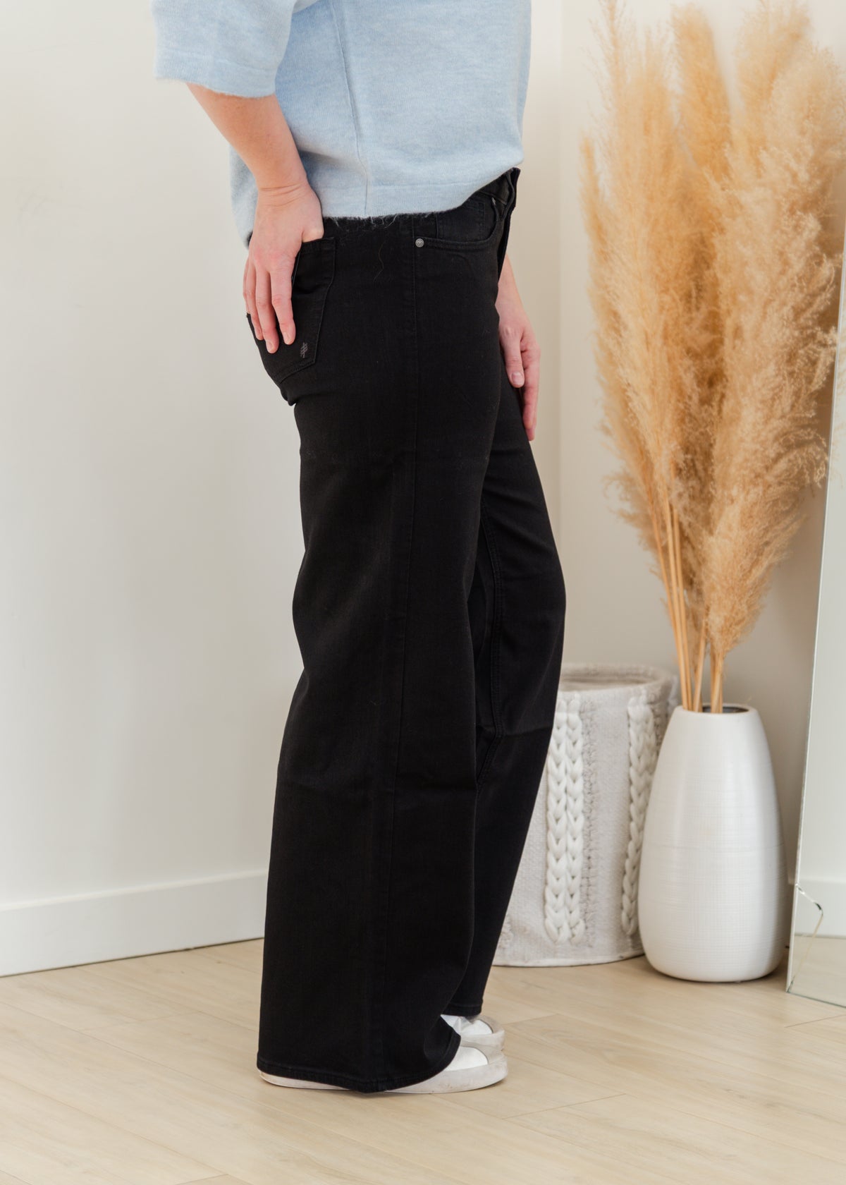 The Suki Mid Rise Wide Leg Luxe Stretch Jeans