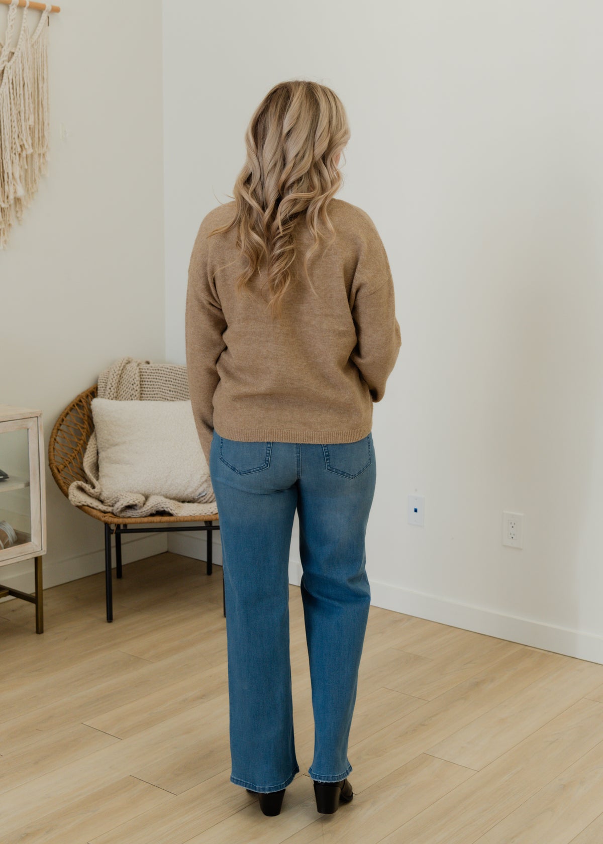 The Besti V-Neck Pullover