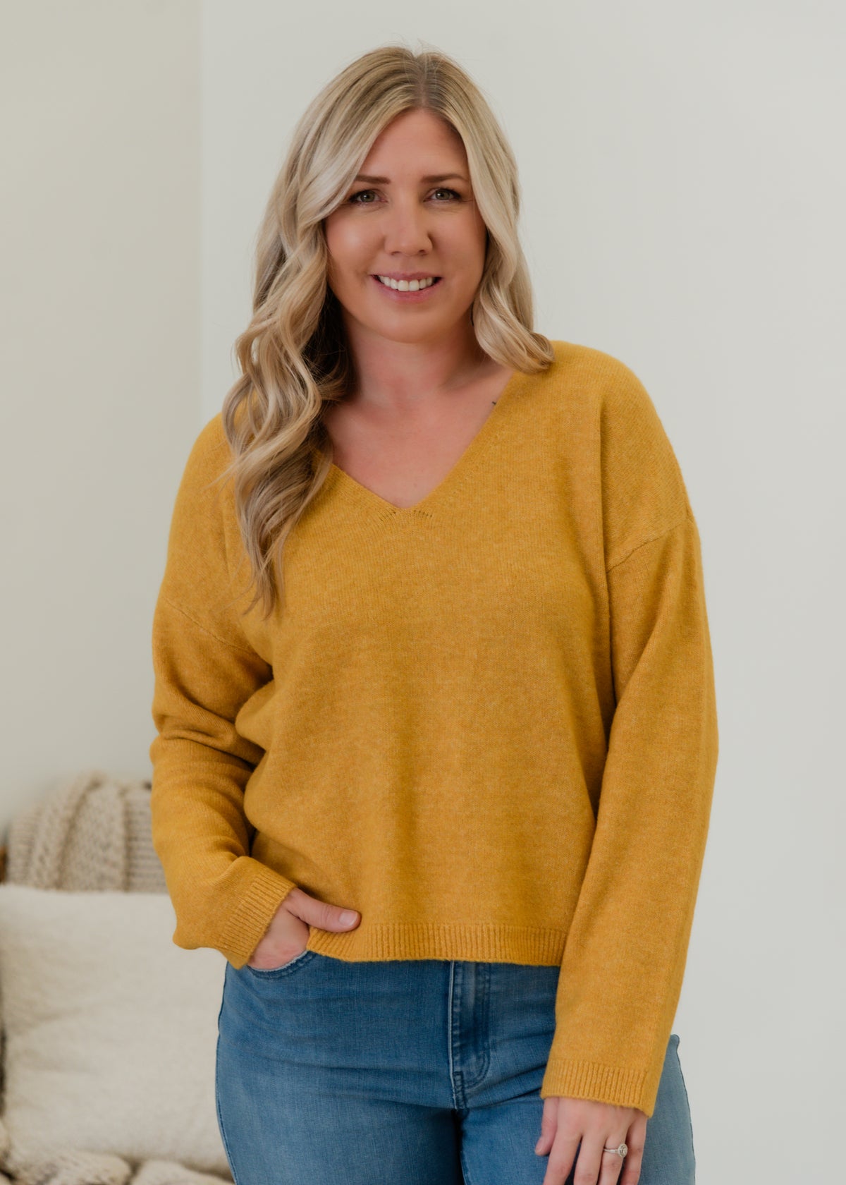 The Besti V-Neck Pullover