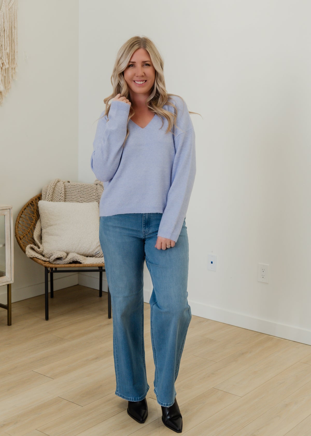 The Besti V-Neck Pullover