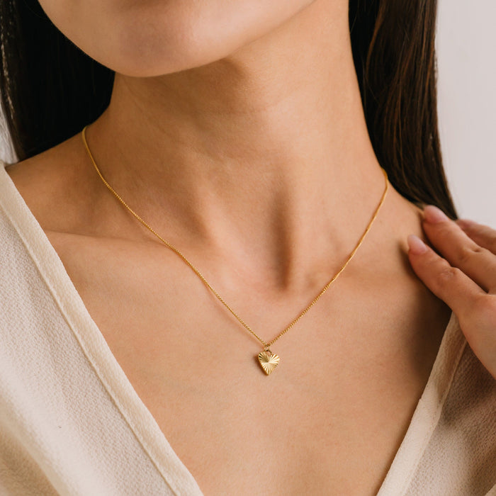 The Flutted Heart Necklace (Waterproof)