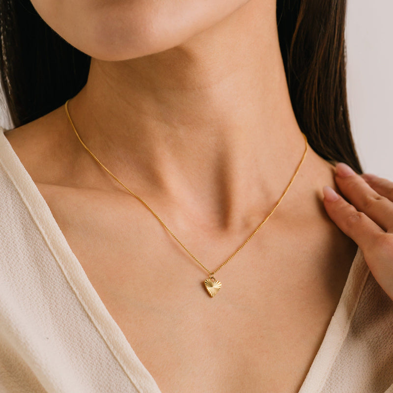 The Flutted Heart Necklace (Waterproof)