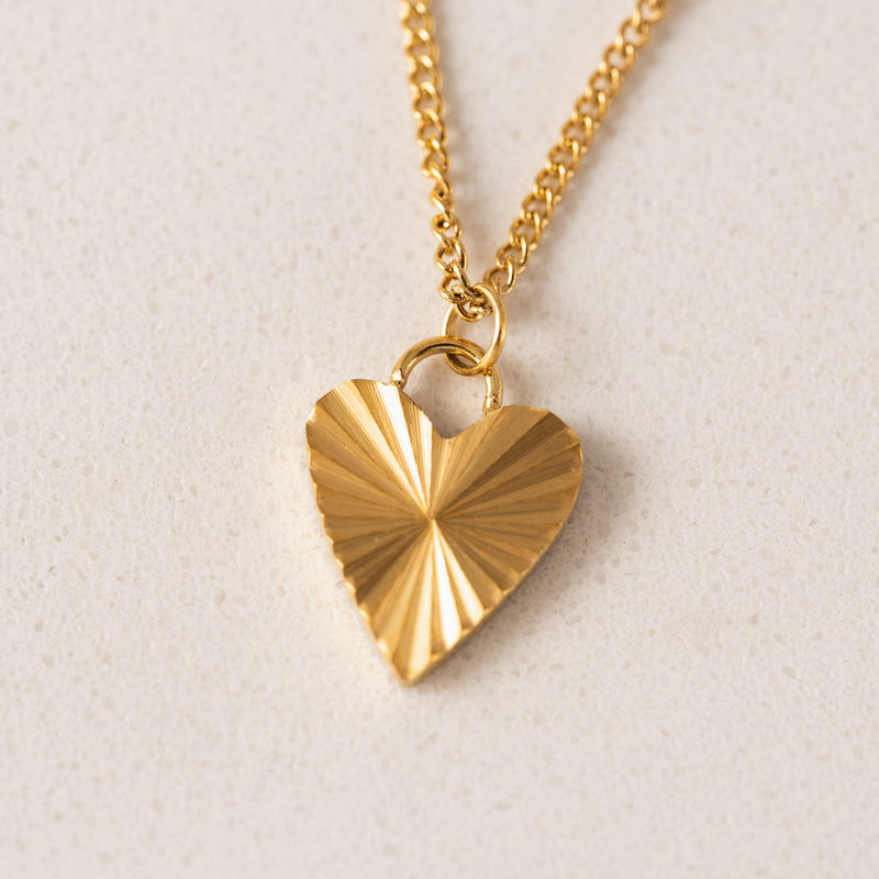 The Flutted Heart Necklace (Waterproof)