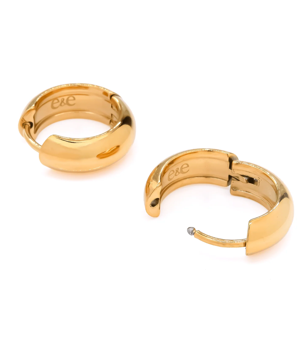 The Ćupella Huggie Hoops