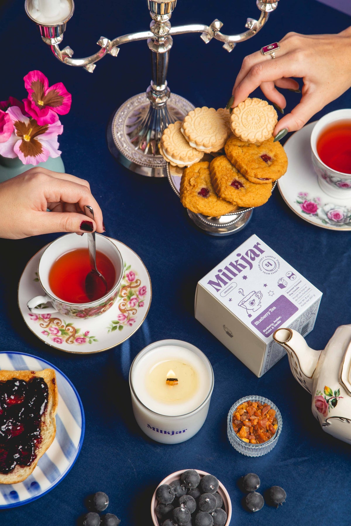 The Blueberry Tea Candle - Blueberry, Amber, Vanilla